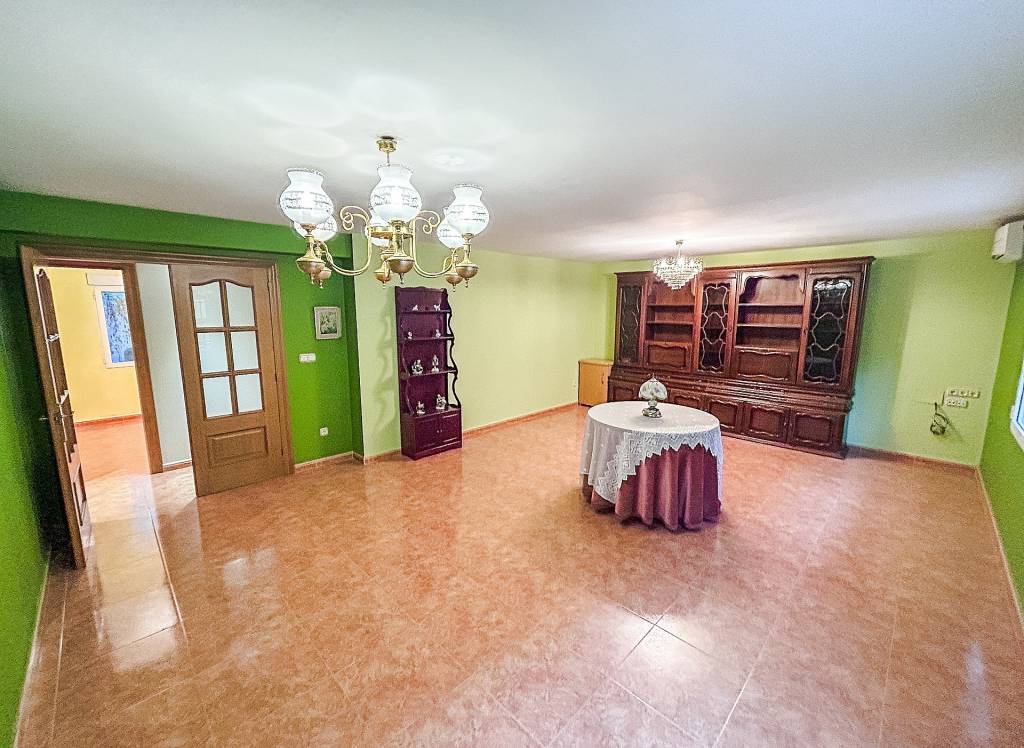 Resale - Apartment - Almansa