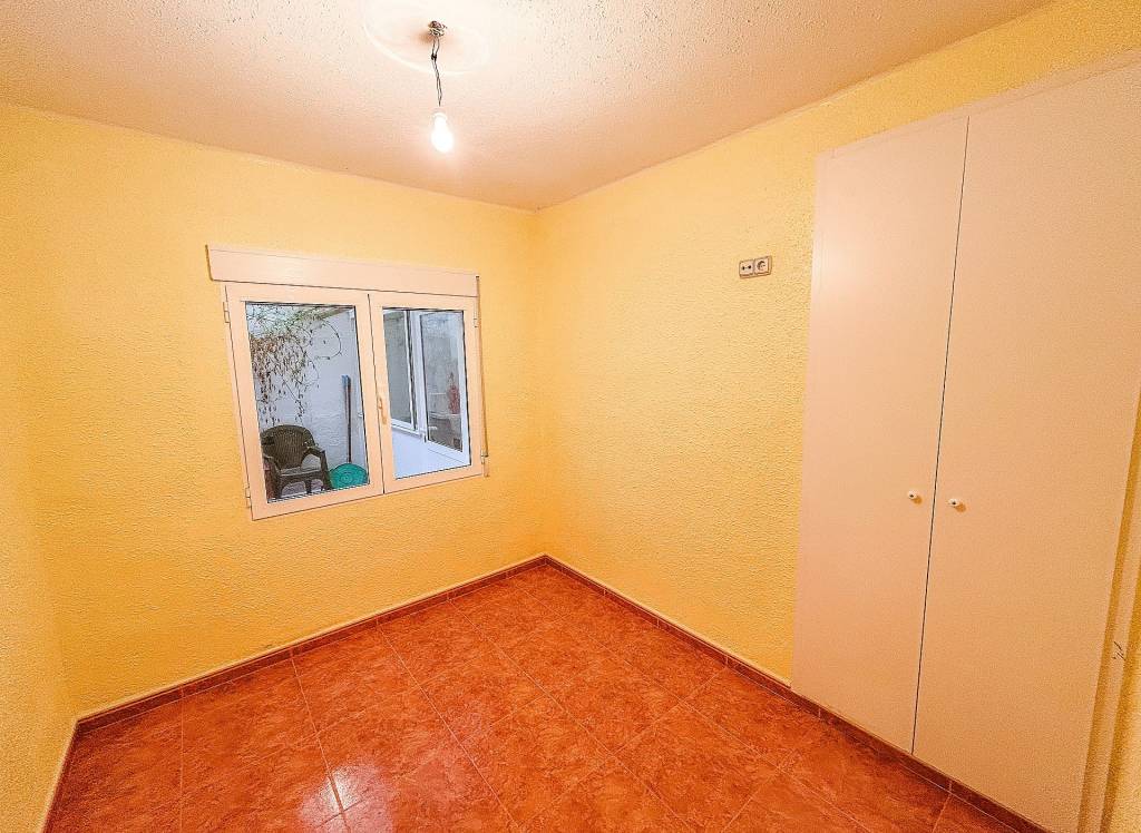 Resale - Apartment - Almansa