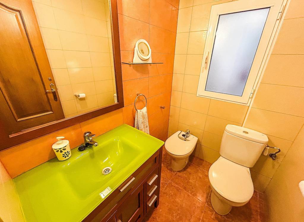 Resale - Apartment - Almansa