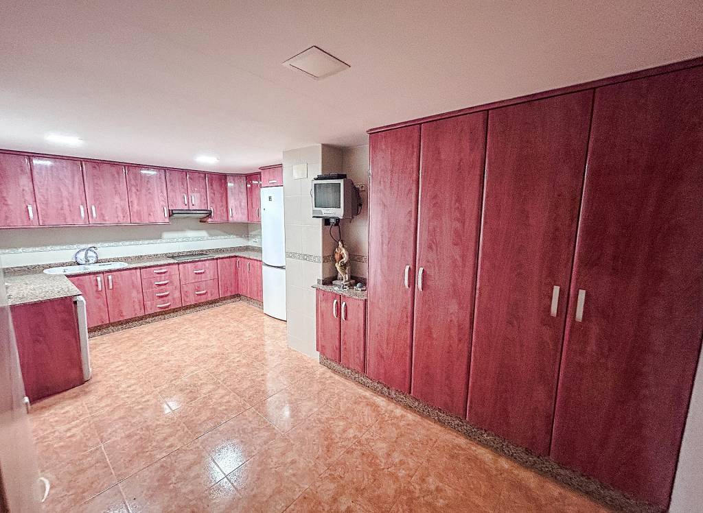 Resale - Apartment - Almansa