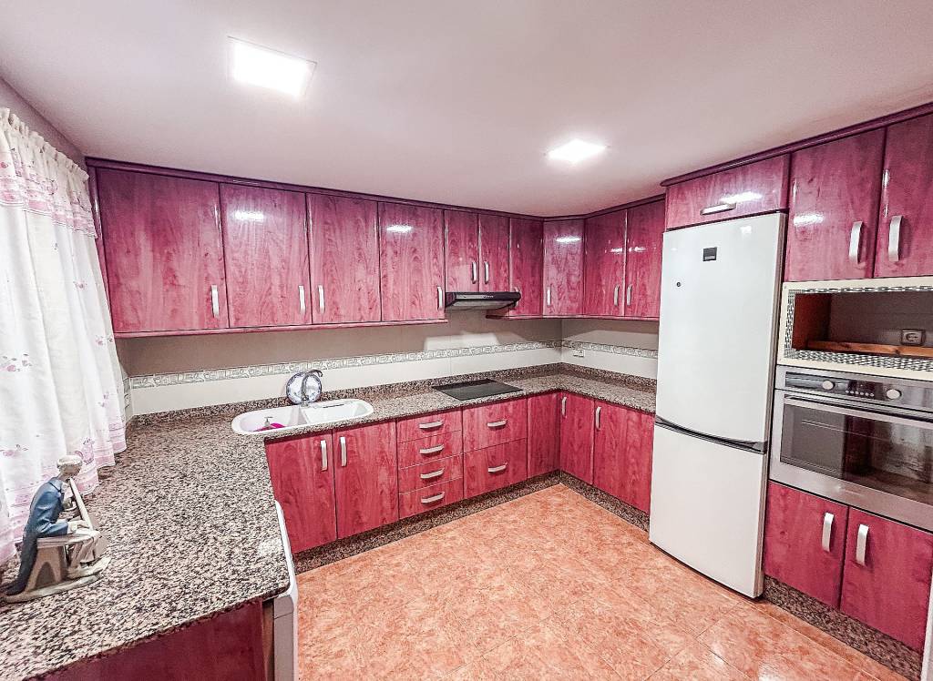 Resale - Apartment - Almansa