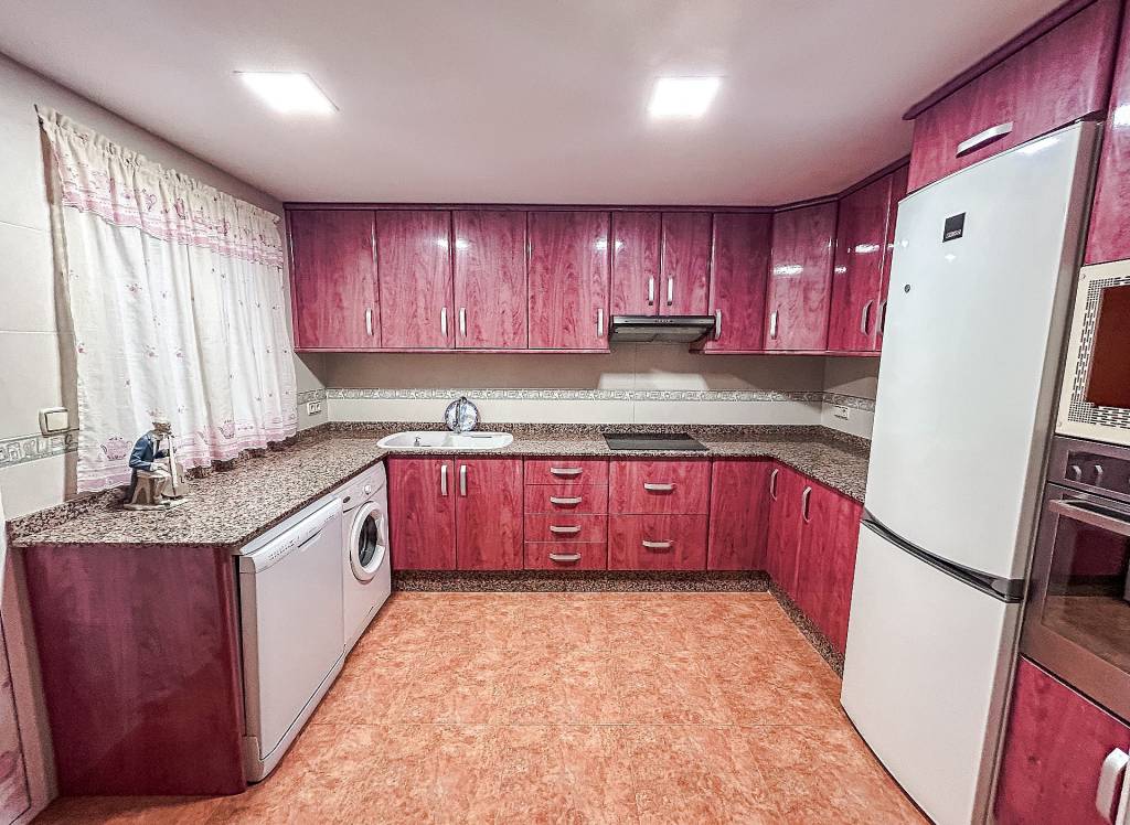 Resale - Apartment - Almansa