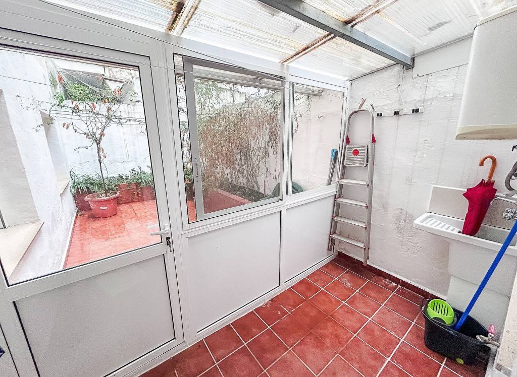 Resale - Apartment - Almansa