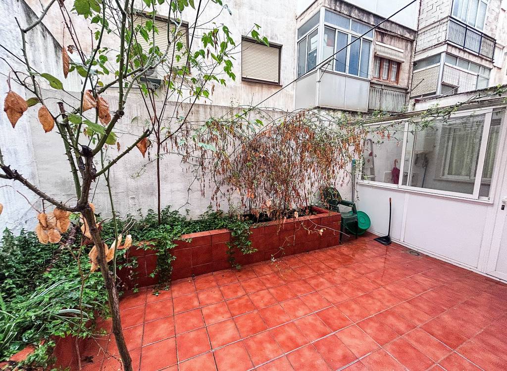 Resale - Apartment - Almansa