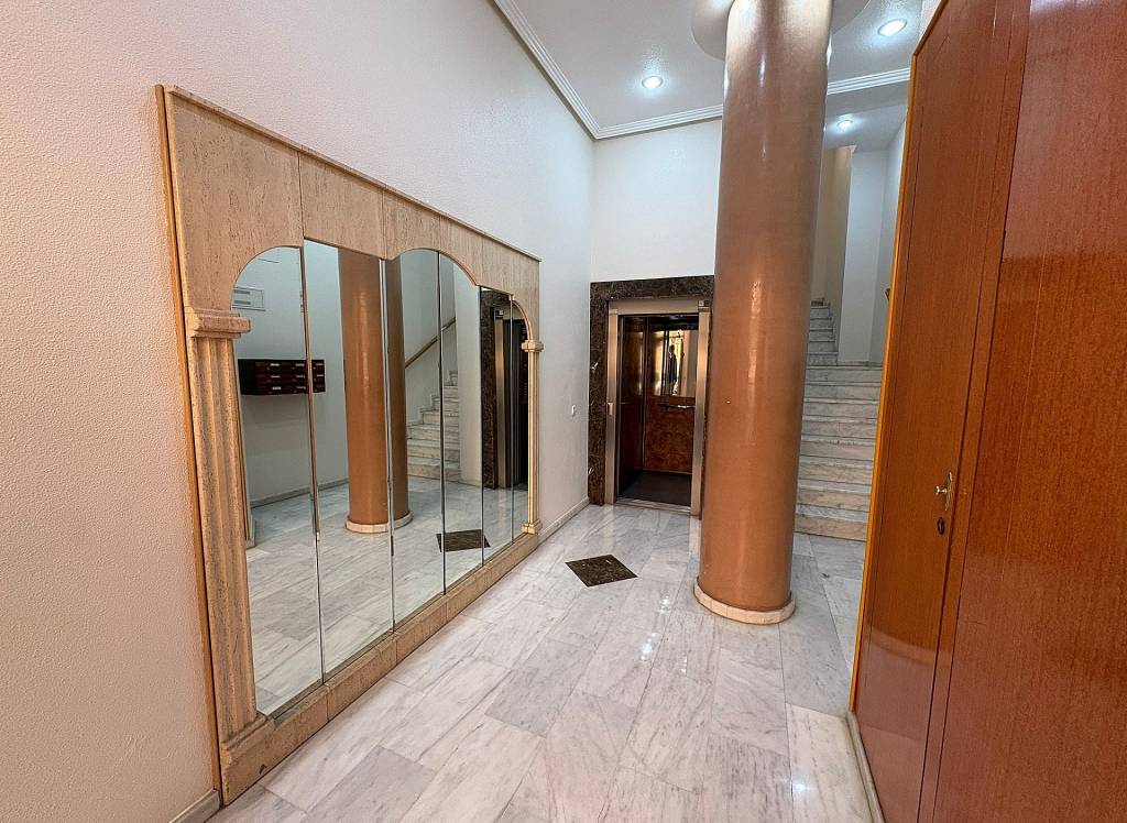 Resale - Apartment - Petrer