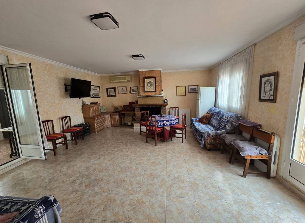 Resale - Apartment - Sax