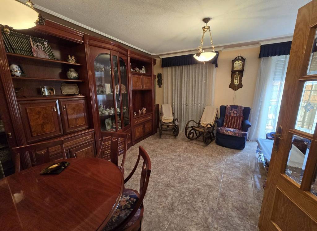 Resale - Apartment - Sax