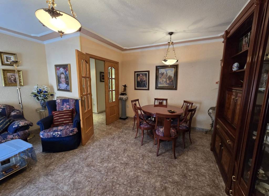 Resale - Apartment - Sax