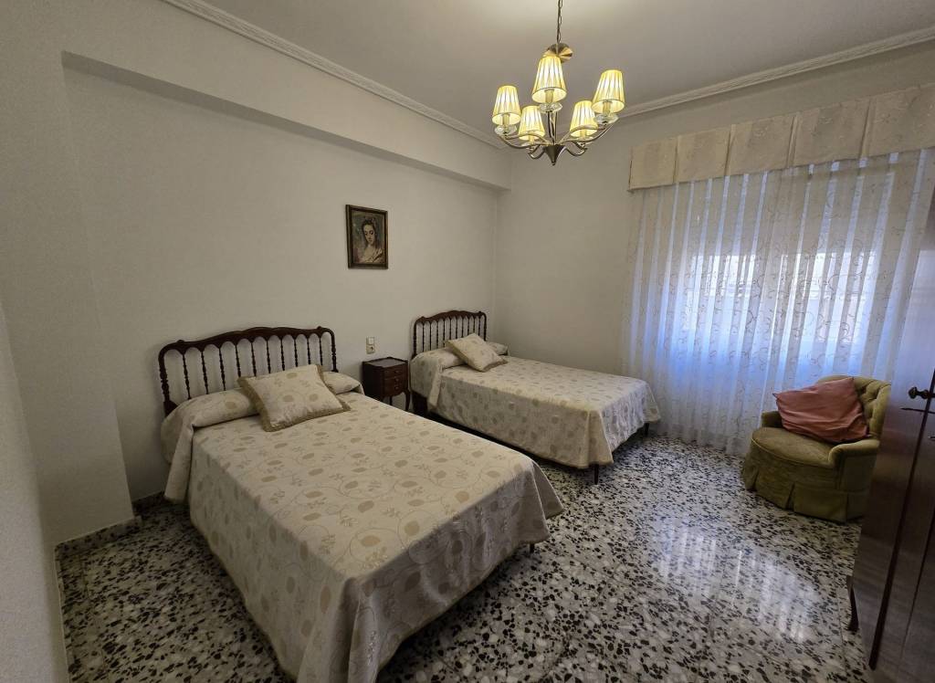 Resale - Apartment - Sax