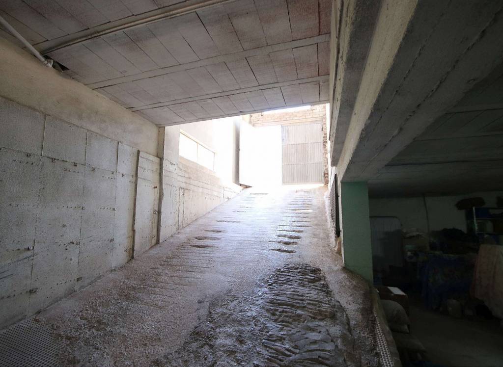 Resale - Commercial - Monovar