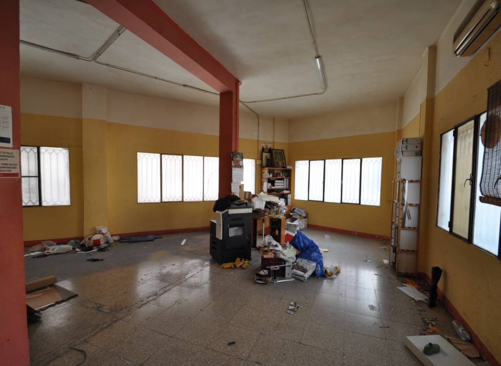 Resale - Commercial - Petrer - Urban location