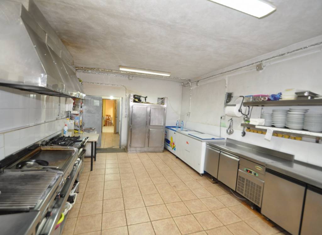 Resale - Commercial - Pinoso - Urban location