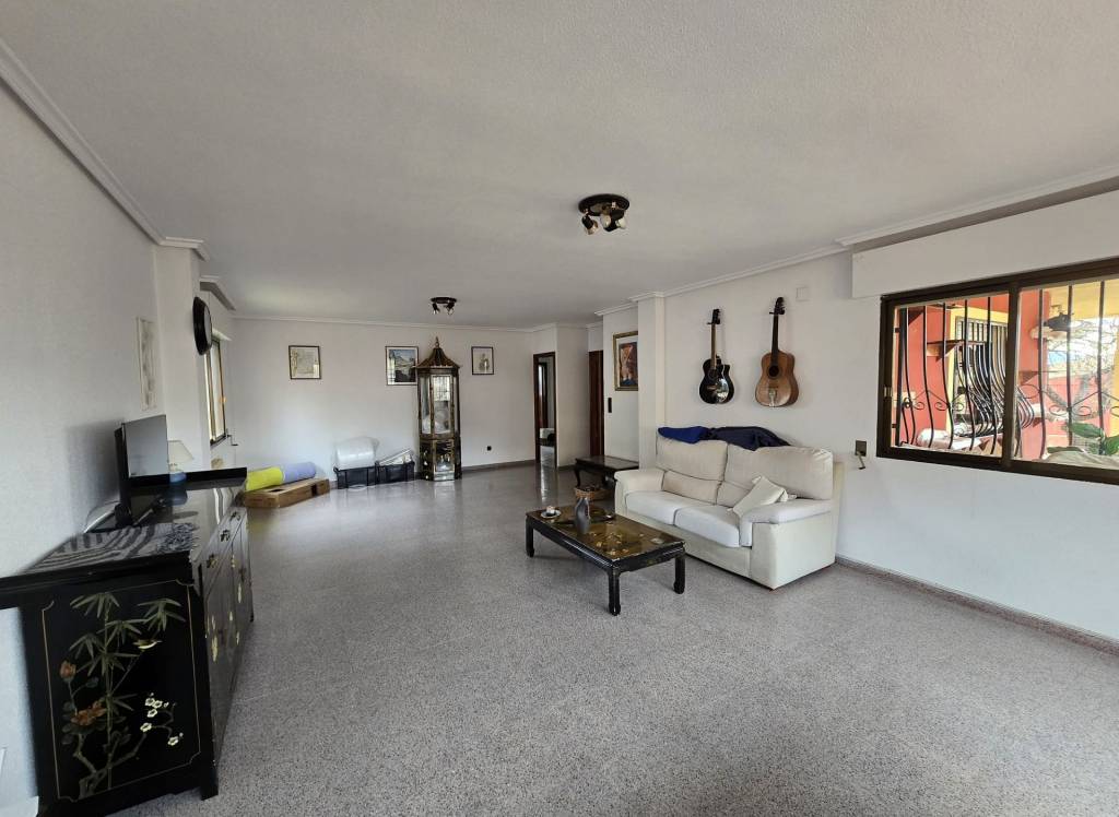 Resale - Detached Villa - Salinas