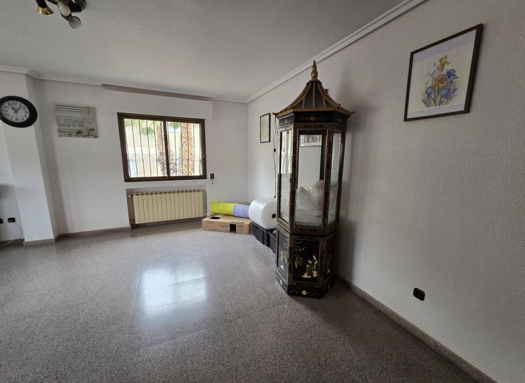 Resale - Detached Villa - Salinas