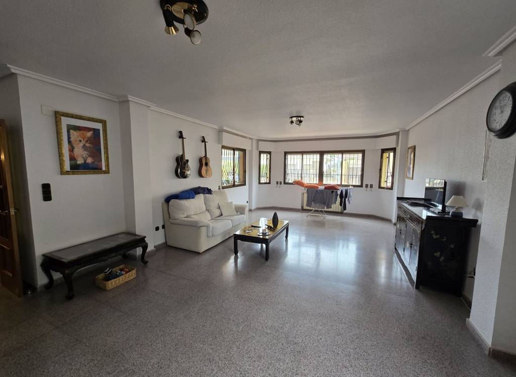 Resale - Detached Villa - Salinas