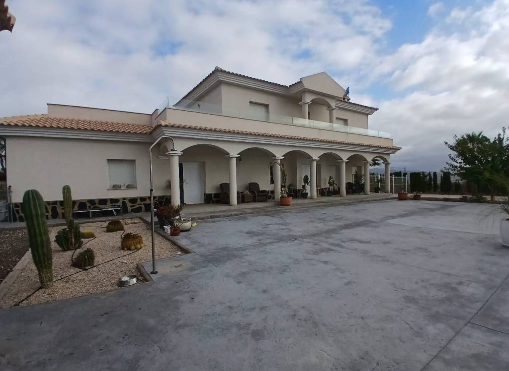 Resale - Detached Villa - Sax