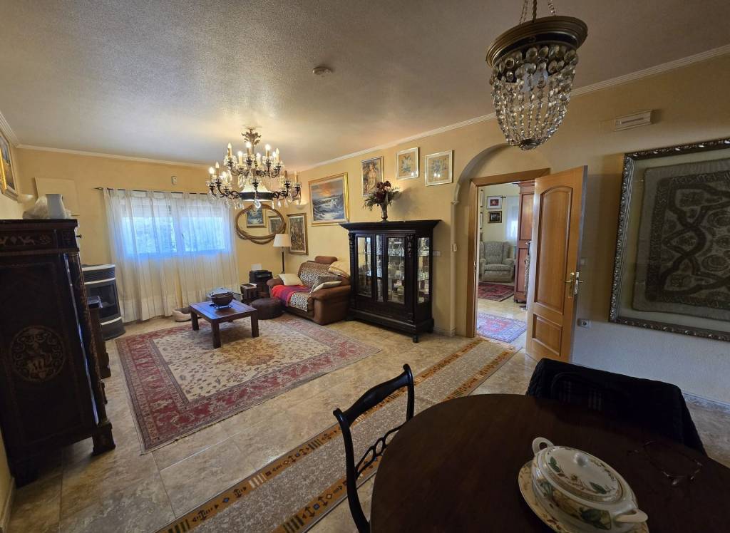 Resale - Detached Villa - Sax