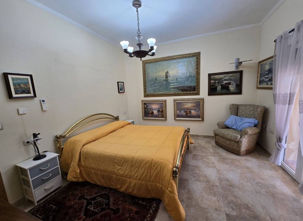 Resale - Detached Villa - Sax