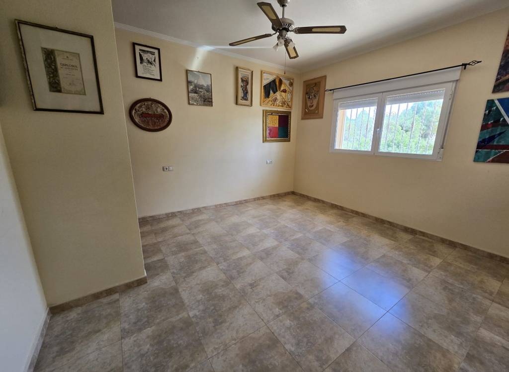 Resale - Detached Villa - Sax