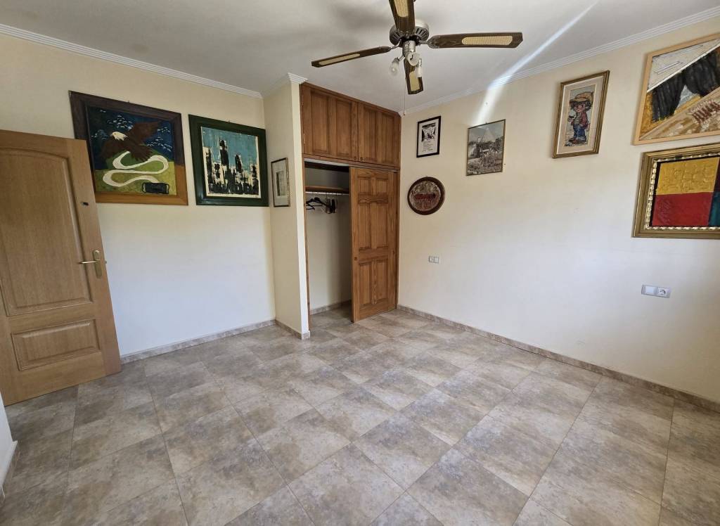 Resale - Detached Villa - Sax