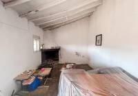 Resale - Finca - Elda