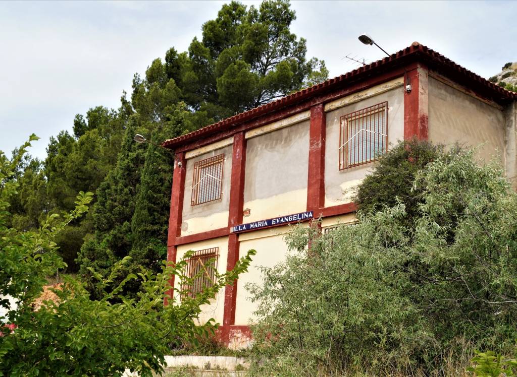 Resale - Restoration Project - Salinas - Rural location