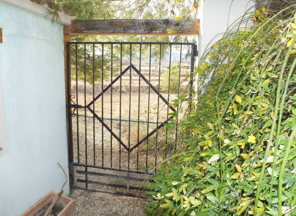 Resale - Town House - Pinoso - Rural location