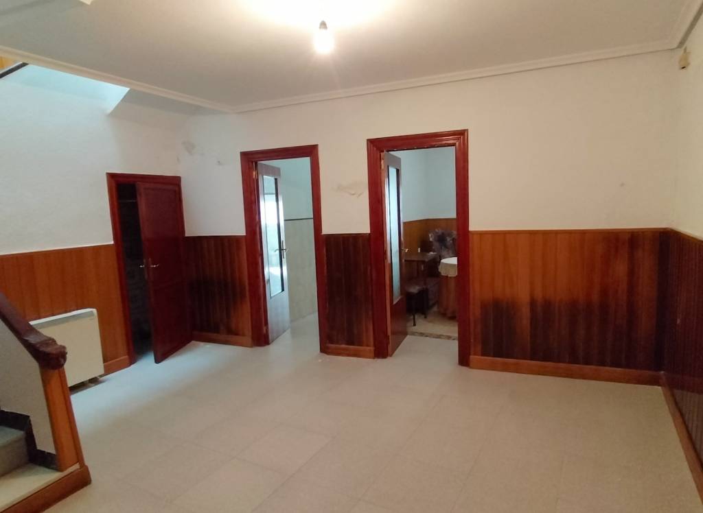 Resale - Town House - Sax - Urban location