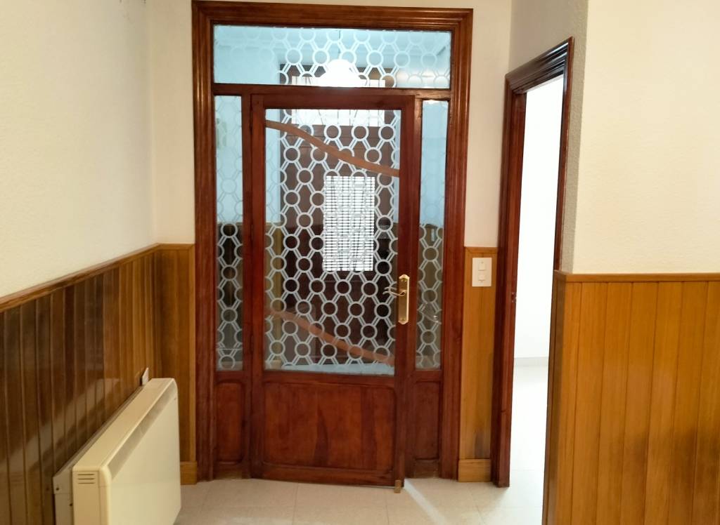 Resale - Town House - Sax - Urban location