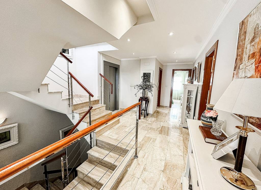 Resale - Townhouse - Almansa