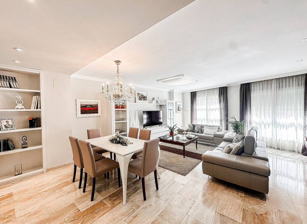 Resale - Townhouse - Almansa