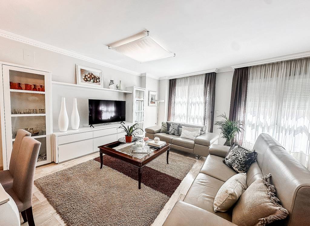 Resale - Townhouse - Almansa