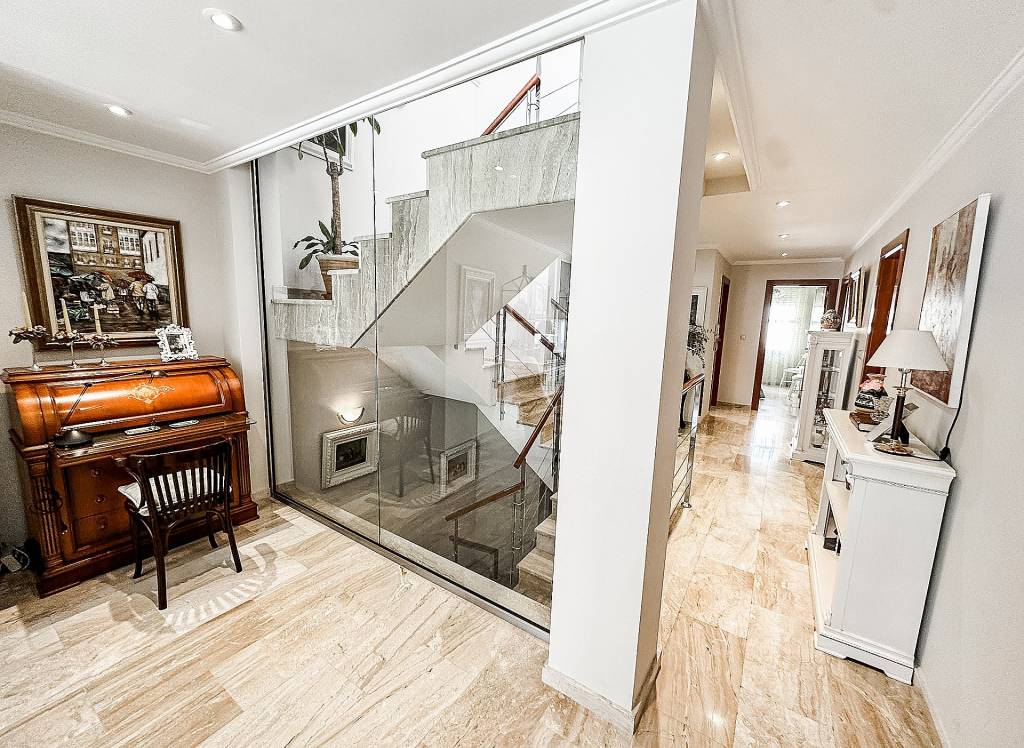 Resale - Townhouse - Almansa