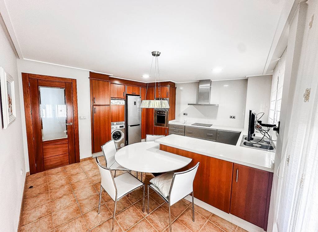 Resale - Townhouse - Almansa