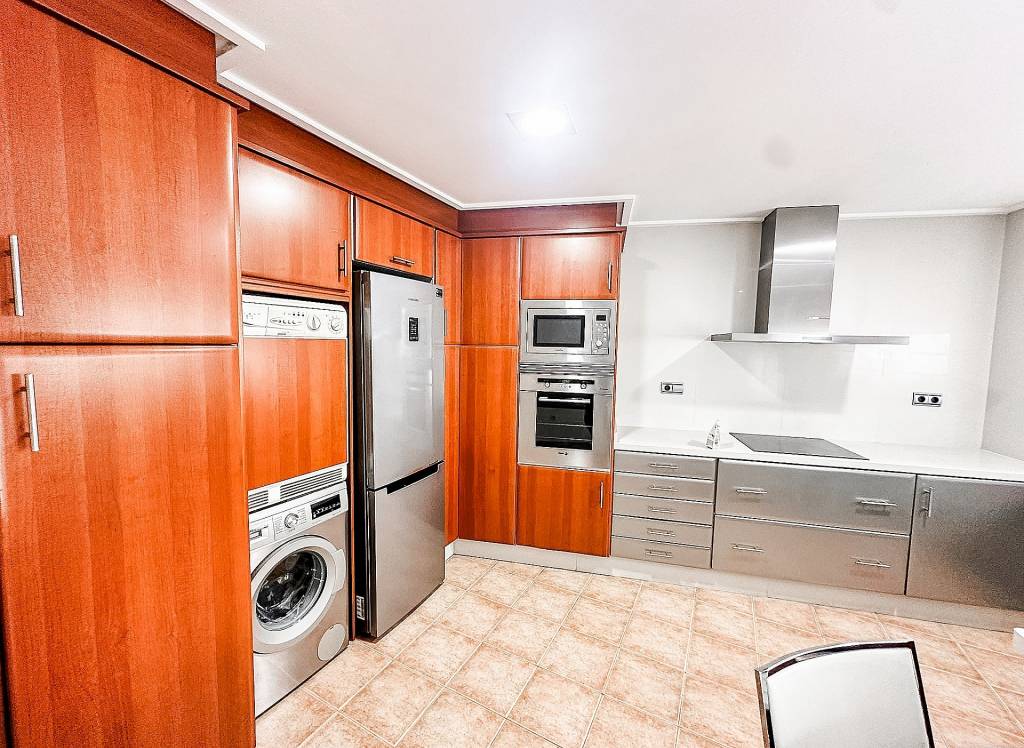 Resale - Townhouse - Almansa