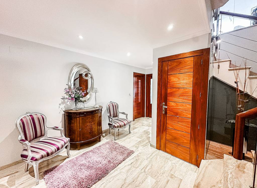 Resale - Townhouse - Almansa