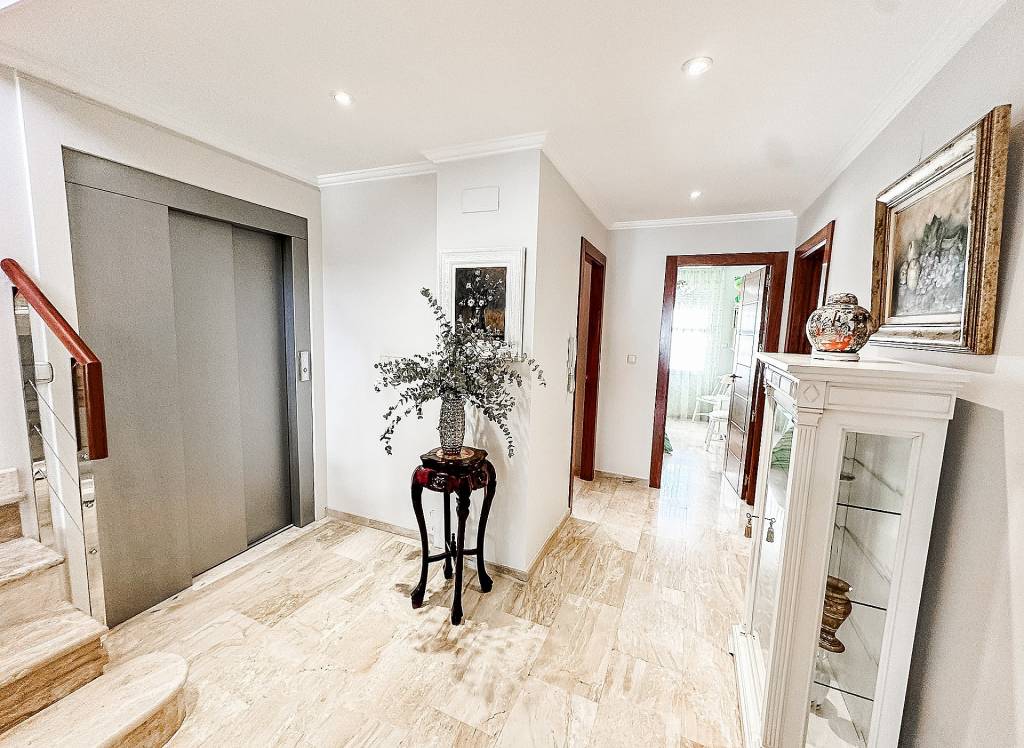 Resale - Townhouse - Almansa