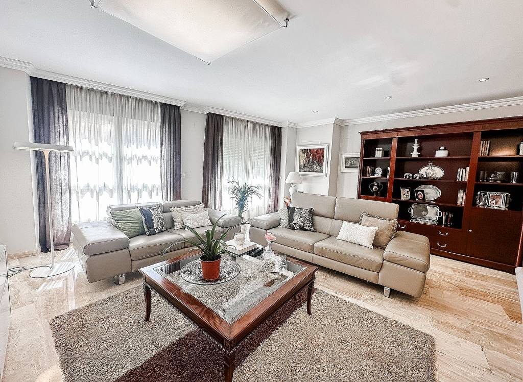 Resale - Townhouse - Almansa