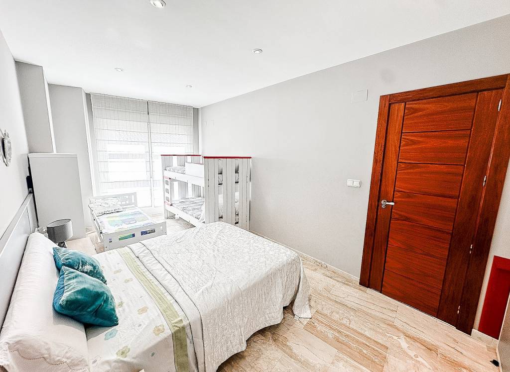 Resale - Townhouse - Almansa