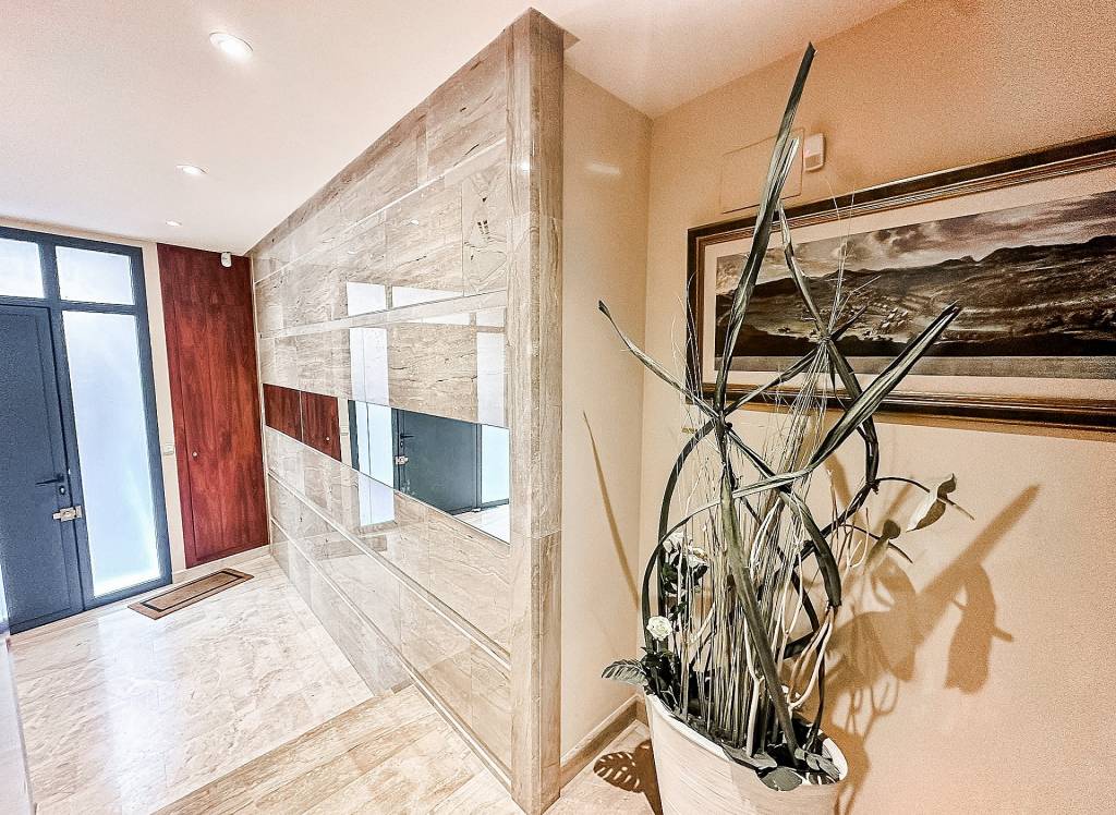 Resale - Townhouse - Almansa