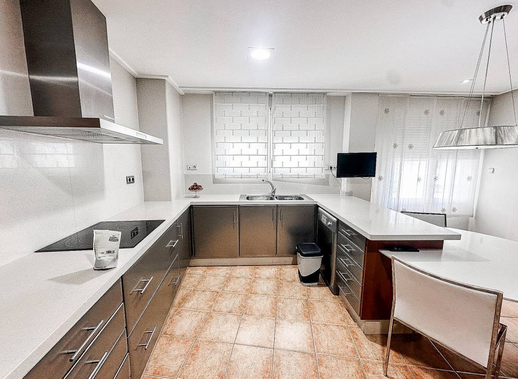 Resale - Townhouse - Almansa