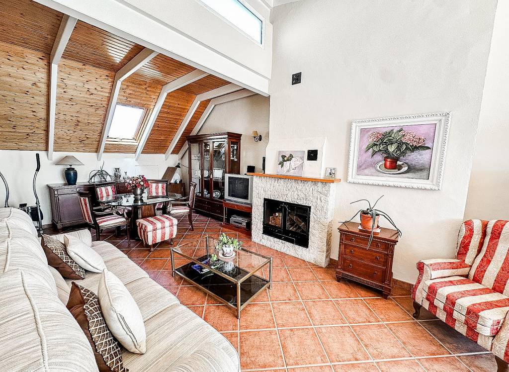 Resale - Townhouse - Almansa