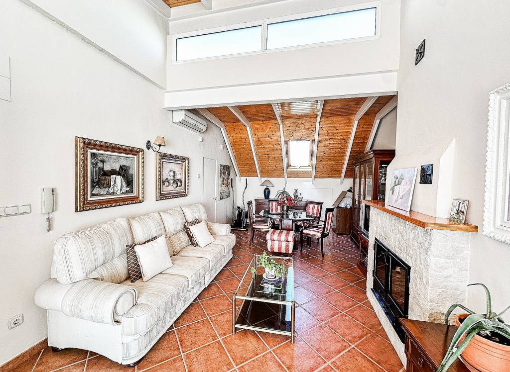 Resale - Townhouse - Almansa