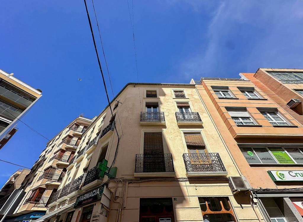 Resale - Townhouse - Almansa