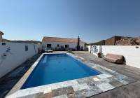 Resale - Villa - Caudete