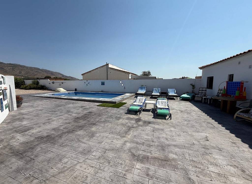 Resale - Villa - Caudete