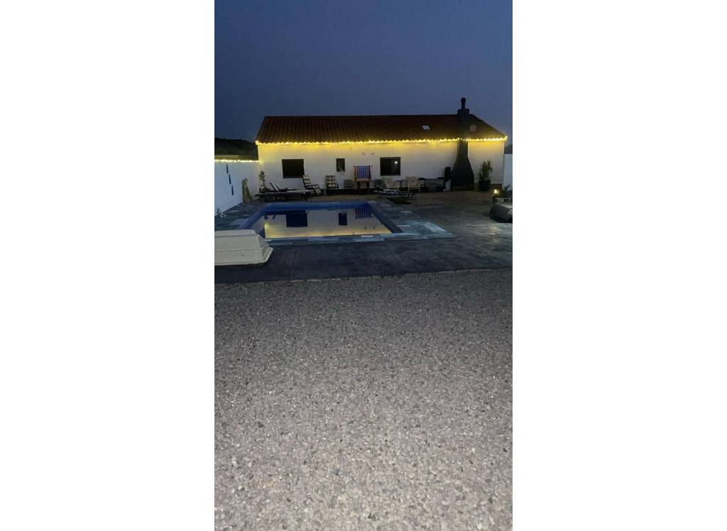 Resale - Villa - Caudete