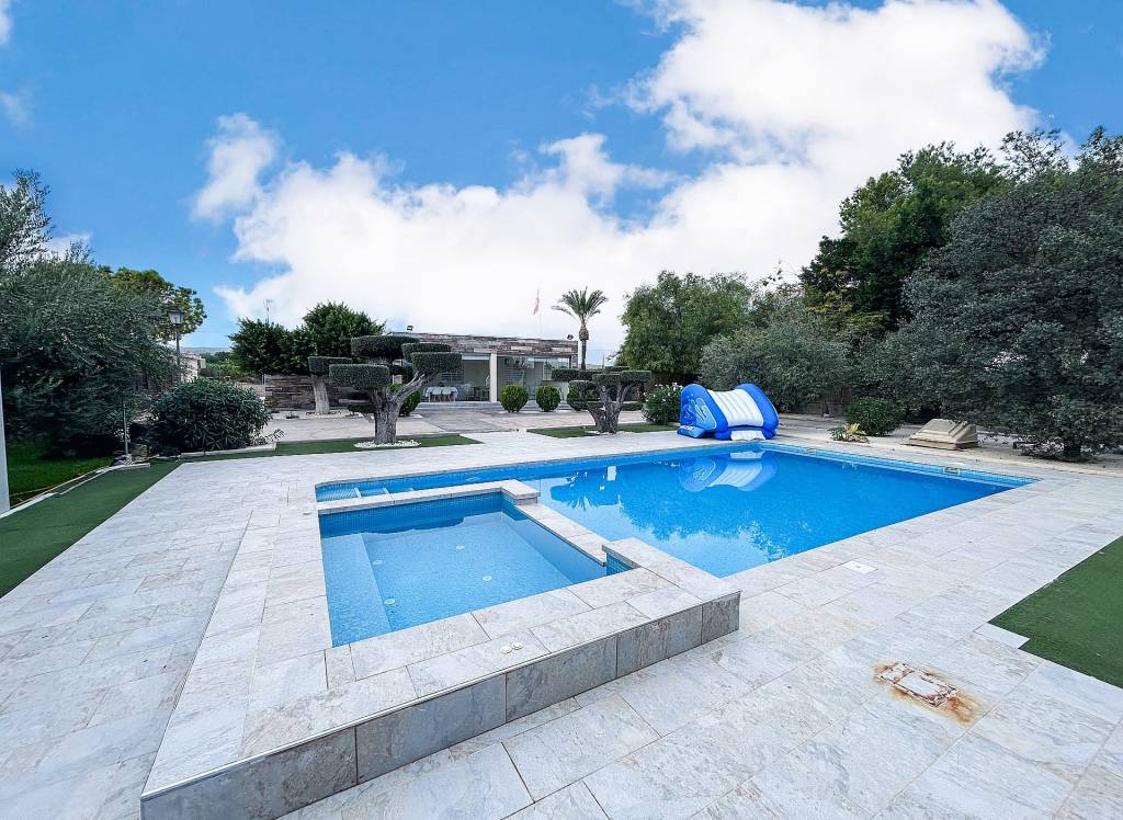 Resale - Villa - Crevillente