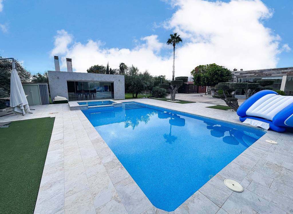 Resale - Villa - Crevillente