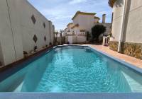 Resale - Villa - El Raso - Urban location